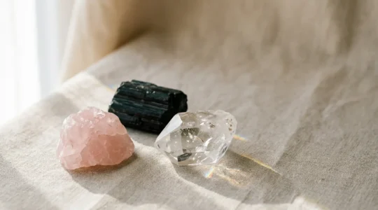 Tre pietre curative fondamentali per iniziare il percorso di cura energetica attraverso i cristalli